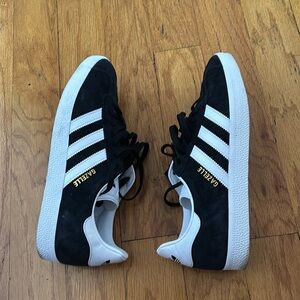 Gazelles worn 4 times at most.